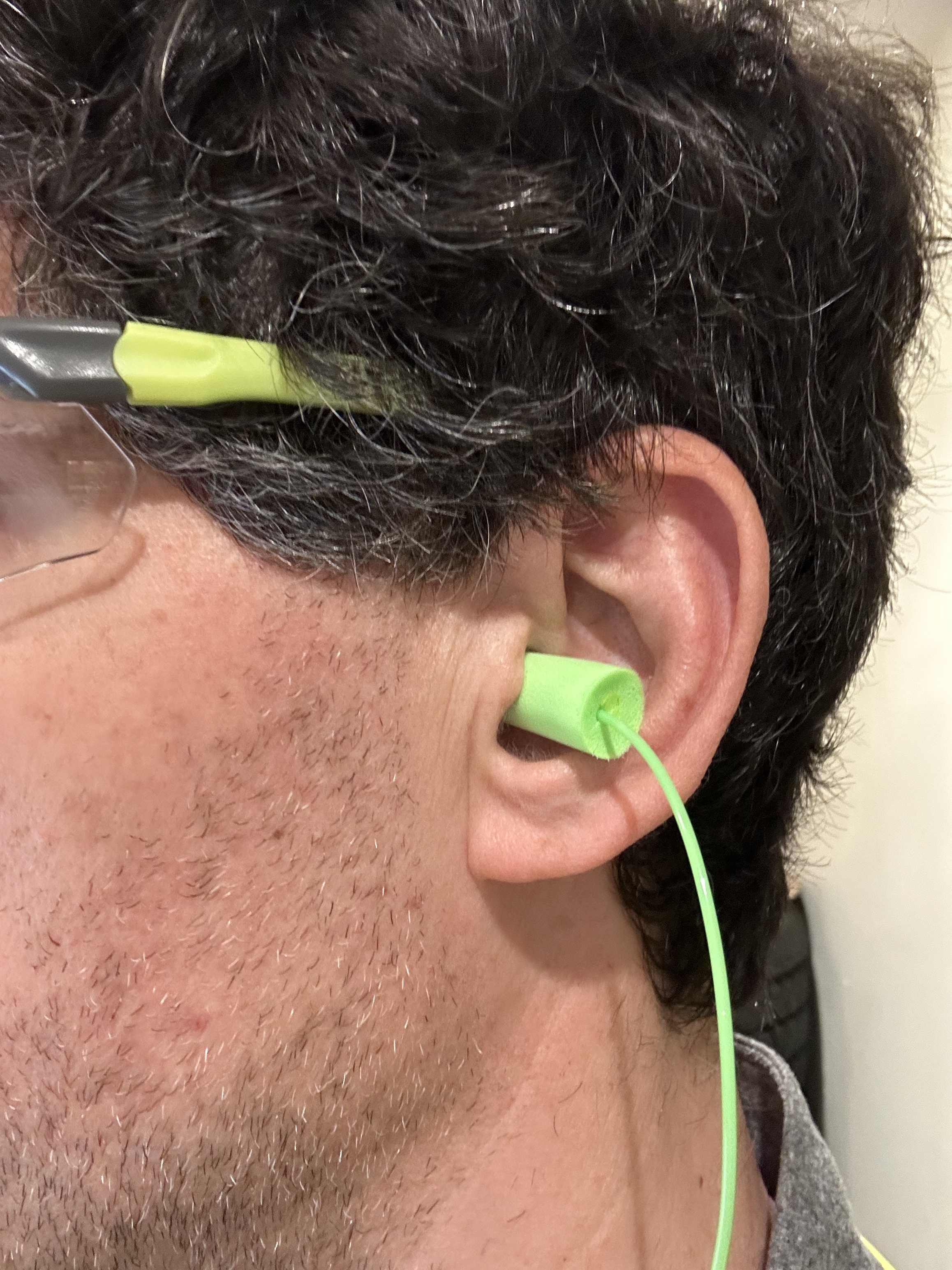 0098 E - Hearing Protection - How to Properly Insert Foam Ear Plugs