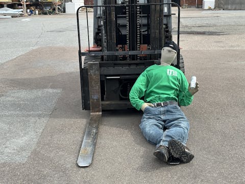 0160 S - Payasadas con montacargas - ...