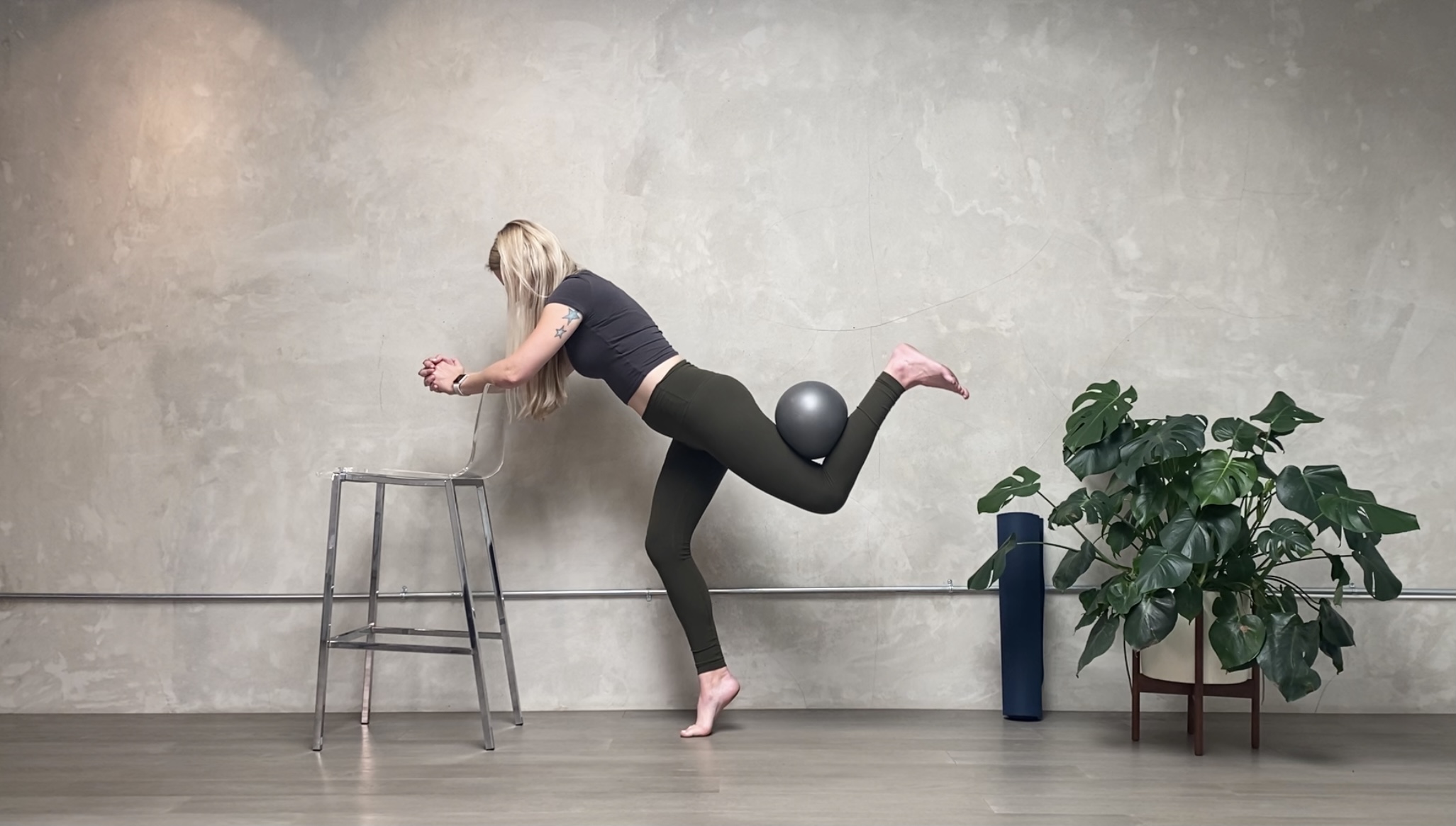 15min. Standing Barre Flow (FOCUS & FLOW)