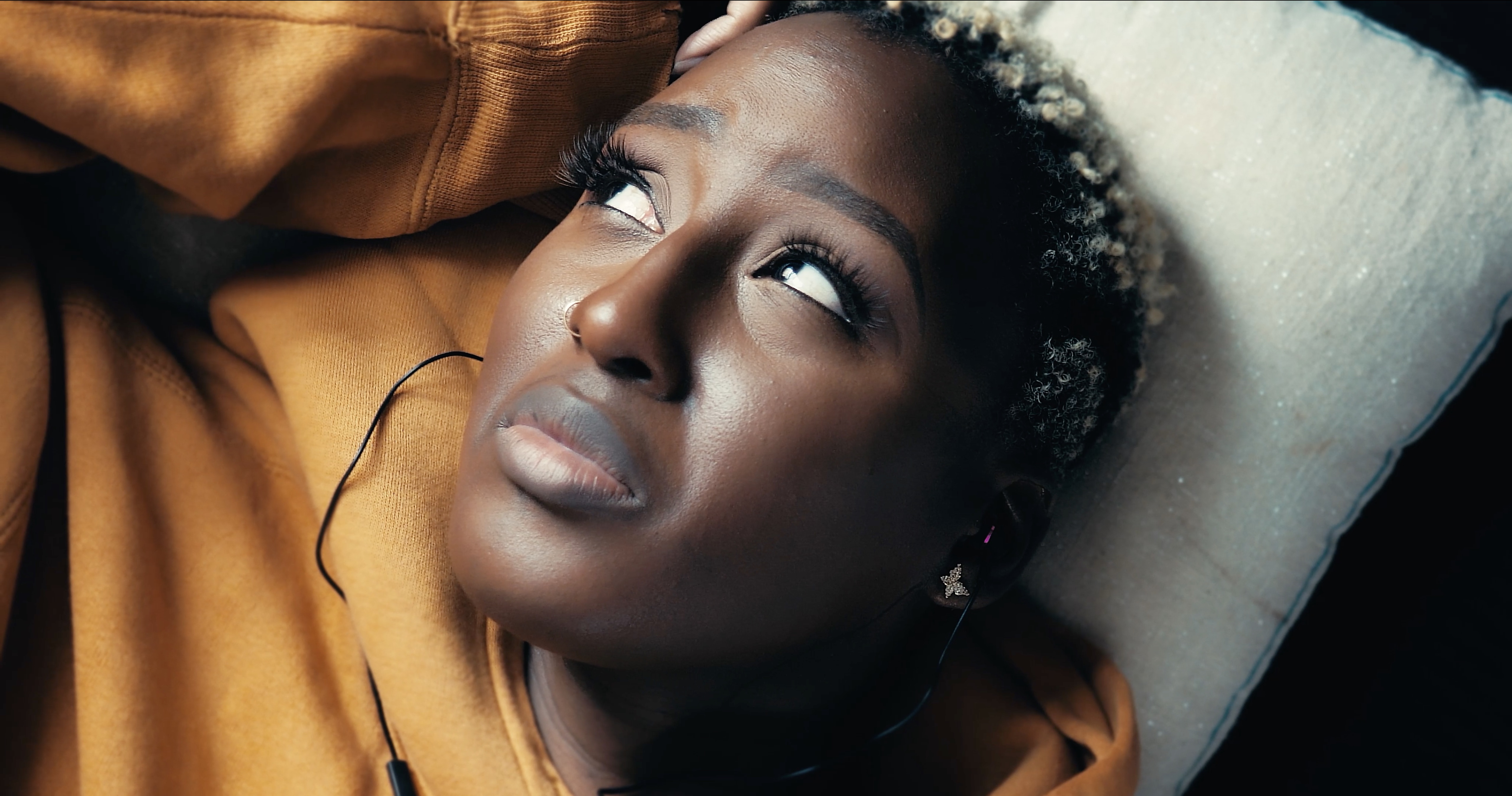 HER: a micro-série (S1, E1) 