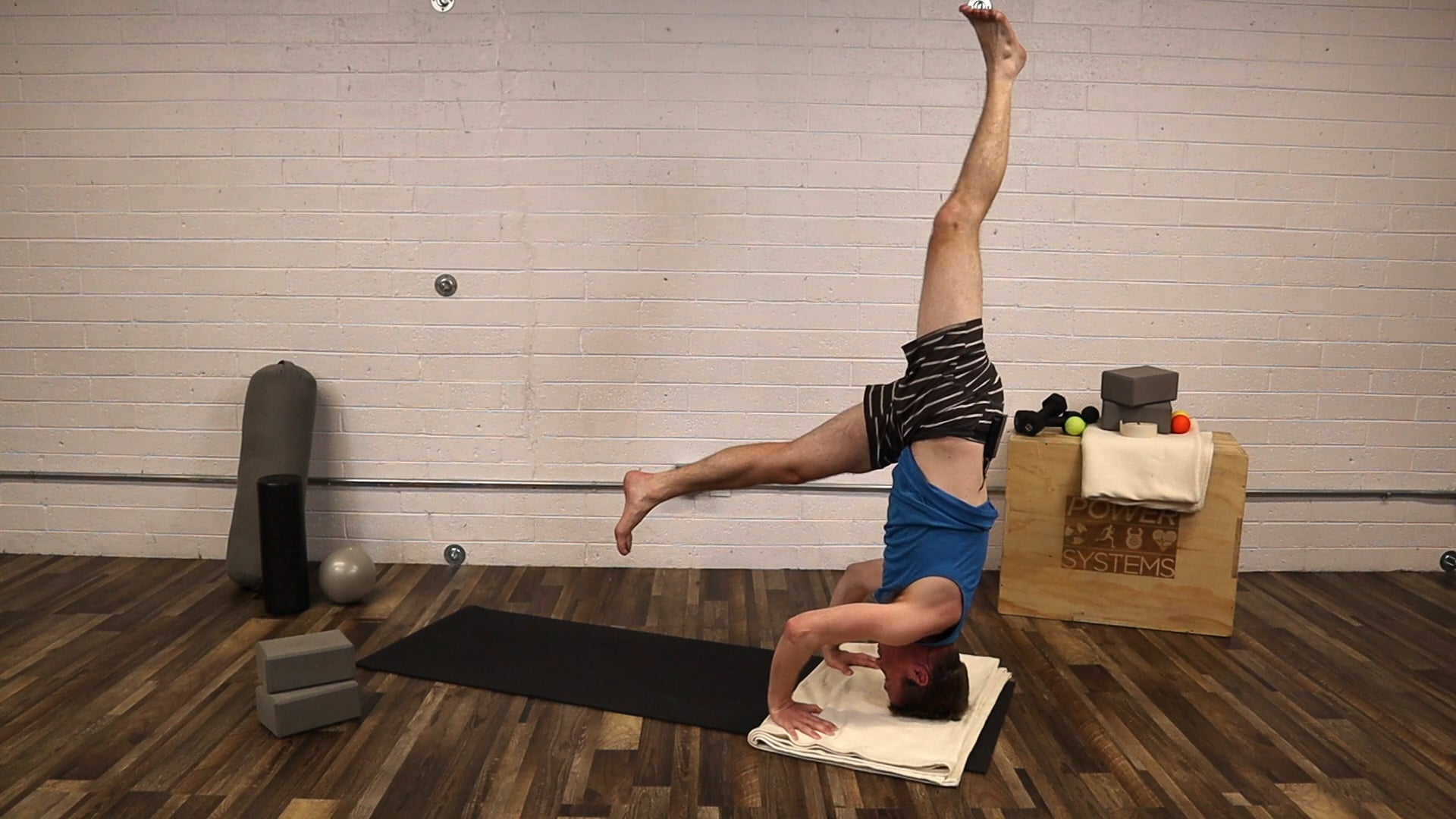 YOGA TUTORIAL - Peter - Head Stand (Sirsasana)