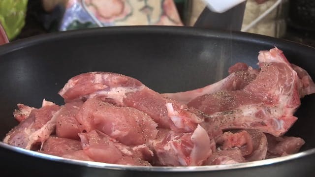 Juan de Dios Soto prepara la carapulcra