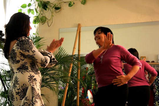 Two Streets & Adela (Dos Calles y una...