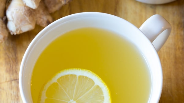 Immunity boosting ginger and lemon tea 