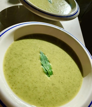 Zucchini, broccoli & mint soup