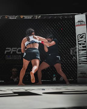 Karissa Bueno vs Jacqueline Flores