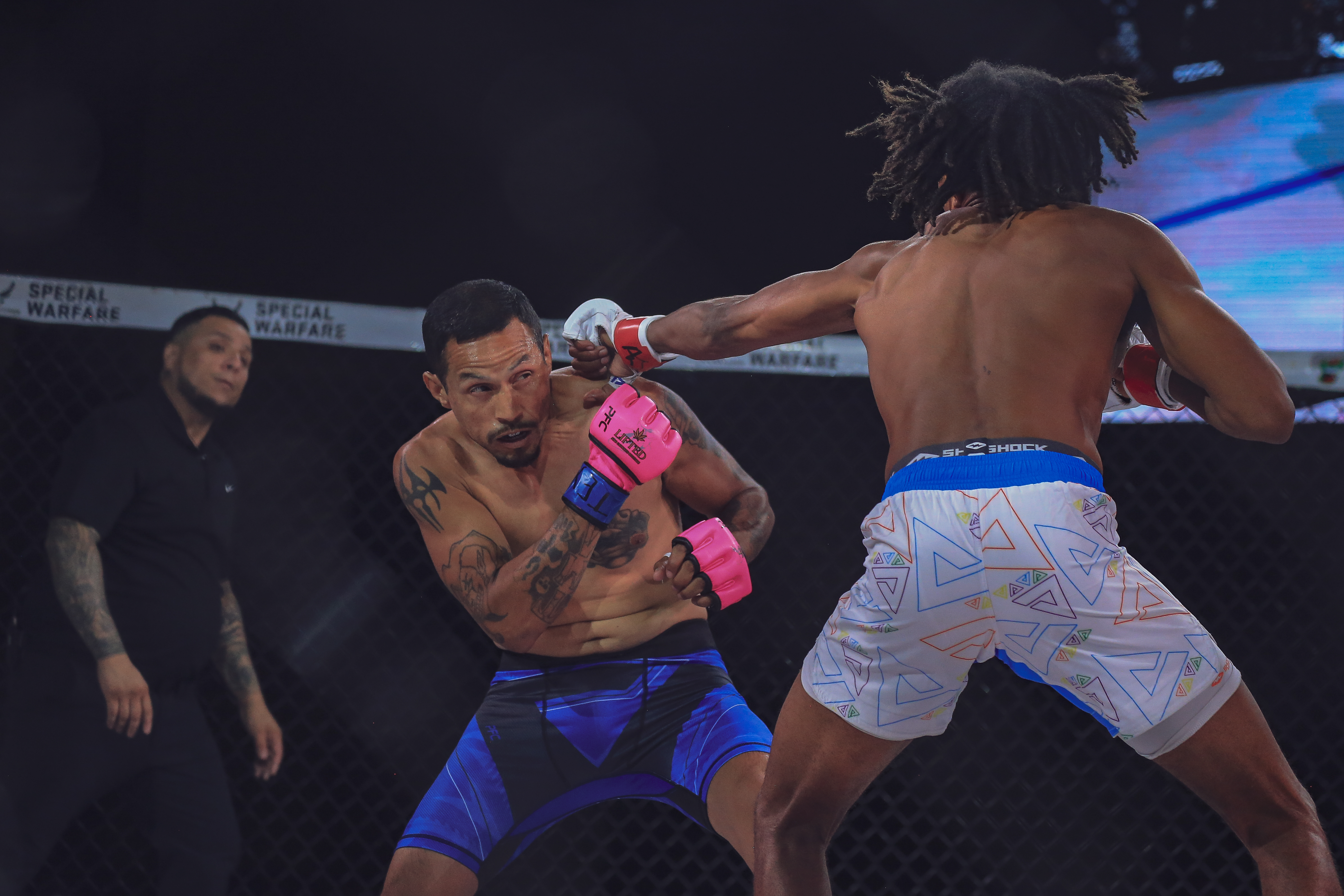 Juan Flores vs Devon Britton