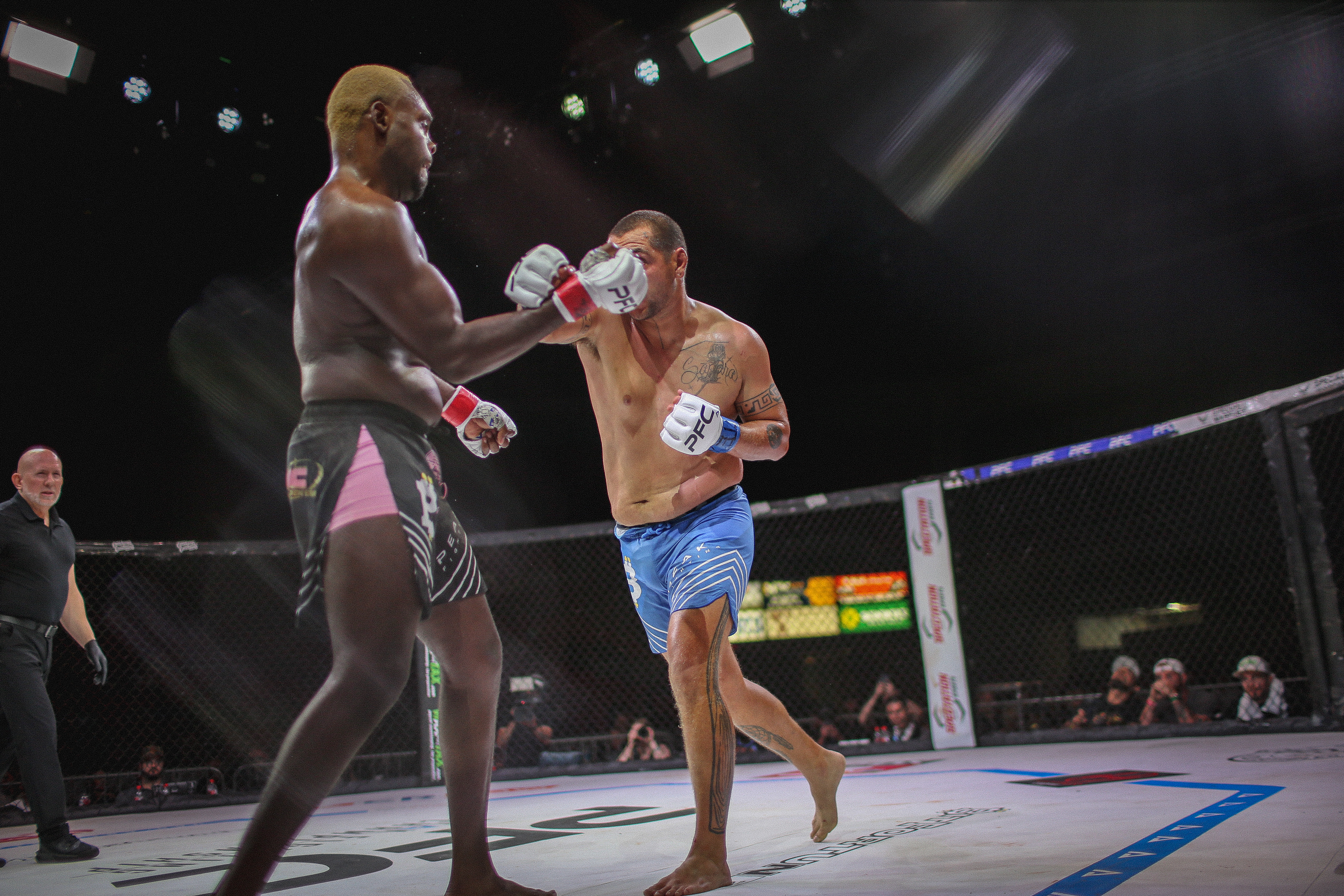 Nicolas Torres VS Jacoryon Larry