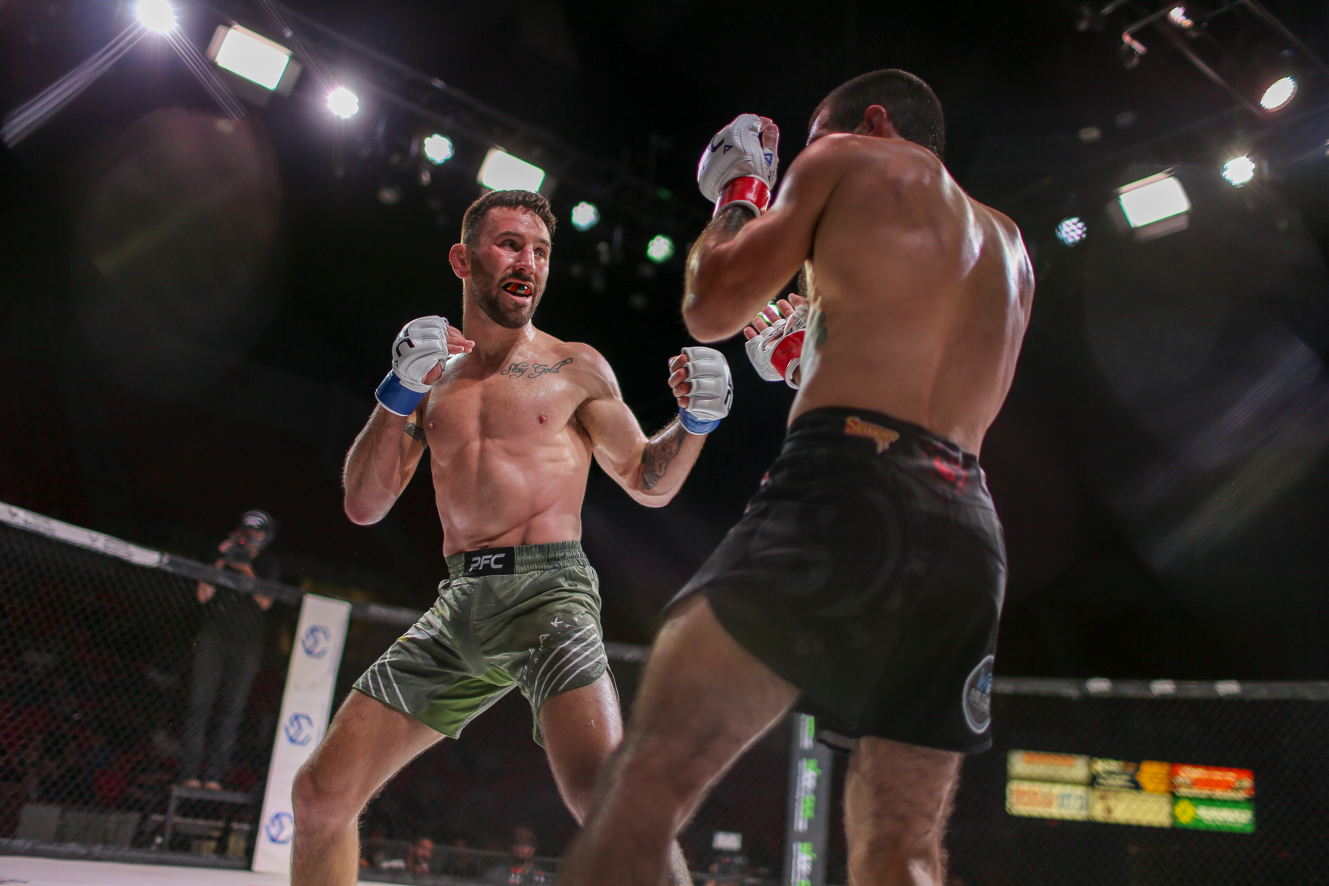 Trevor Wells VS Michael Dugan