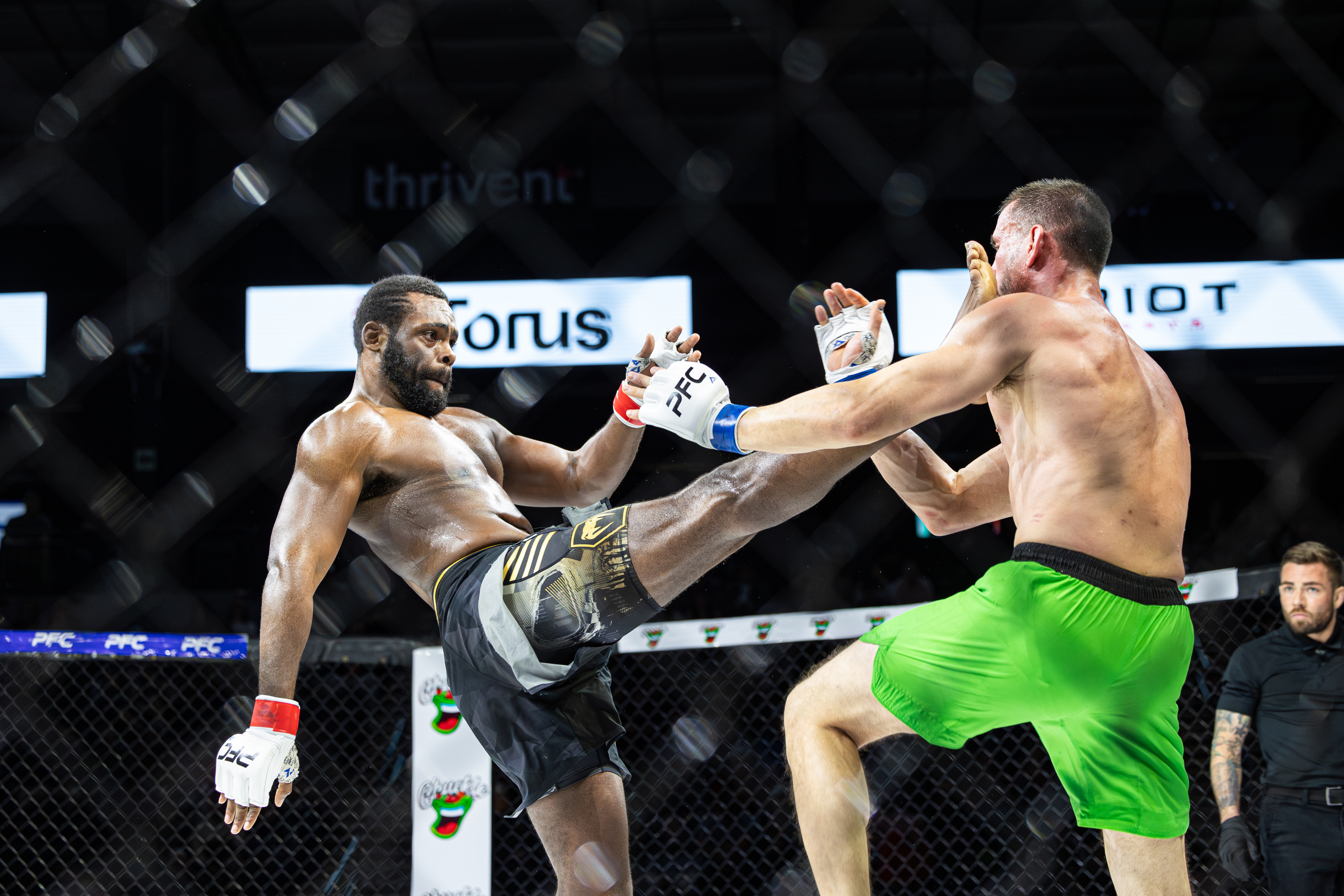 Jacoryon Larry vs Andrew Curran