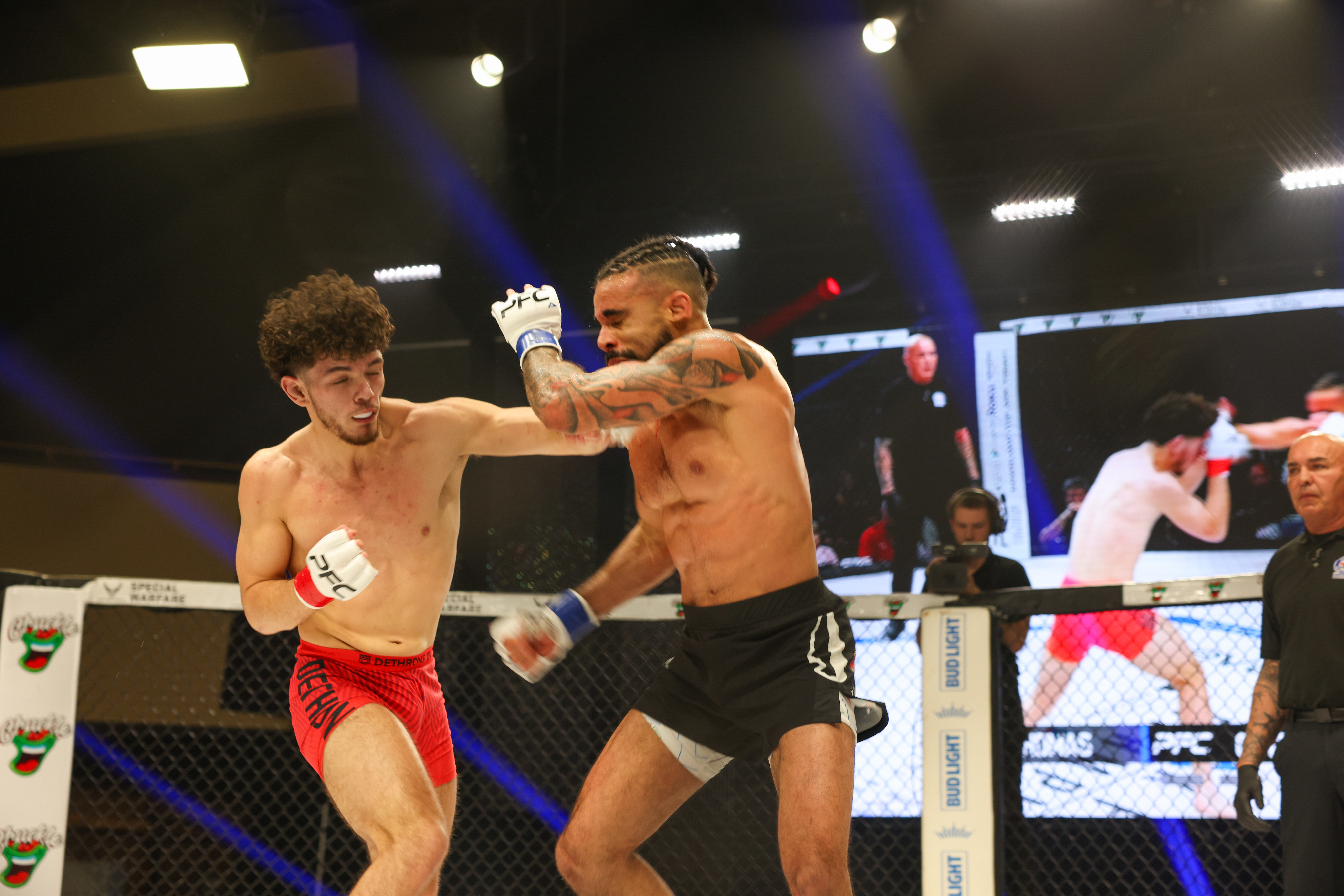 Derrick Thomas vs Michael Easter