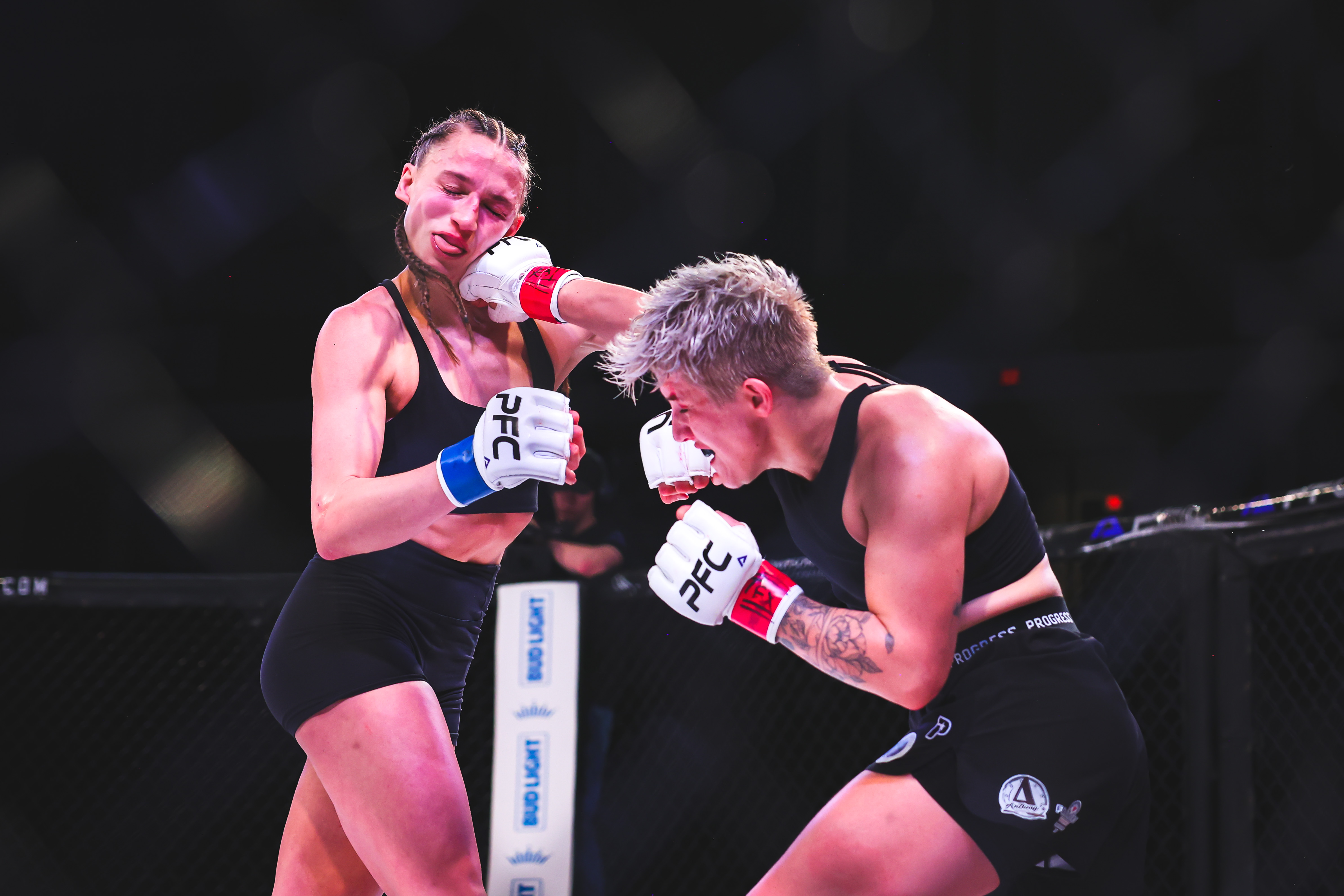 Nikola Kacperska vs Alex Apodaca