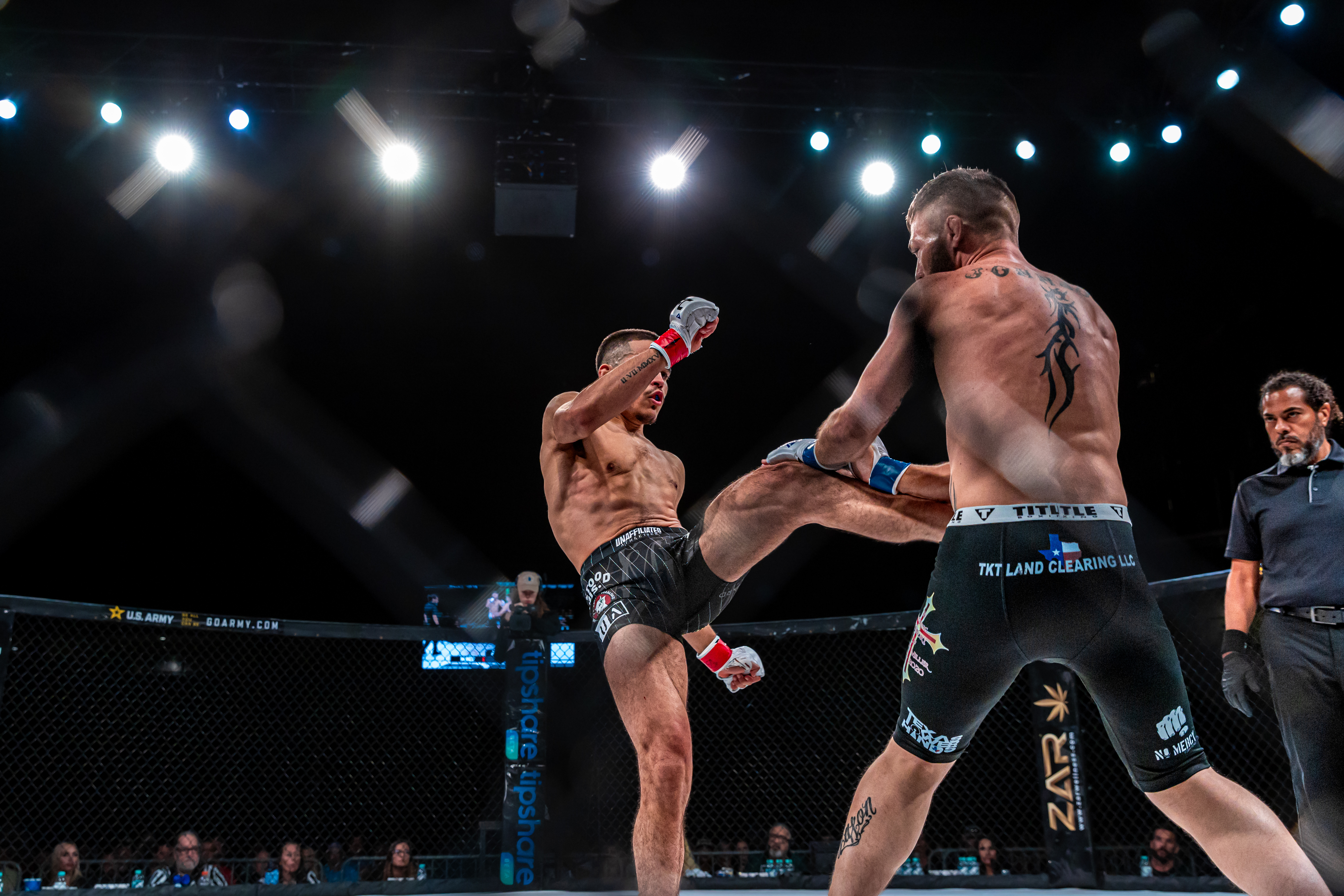 Dakota Johnson vs Abraham Munoz