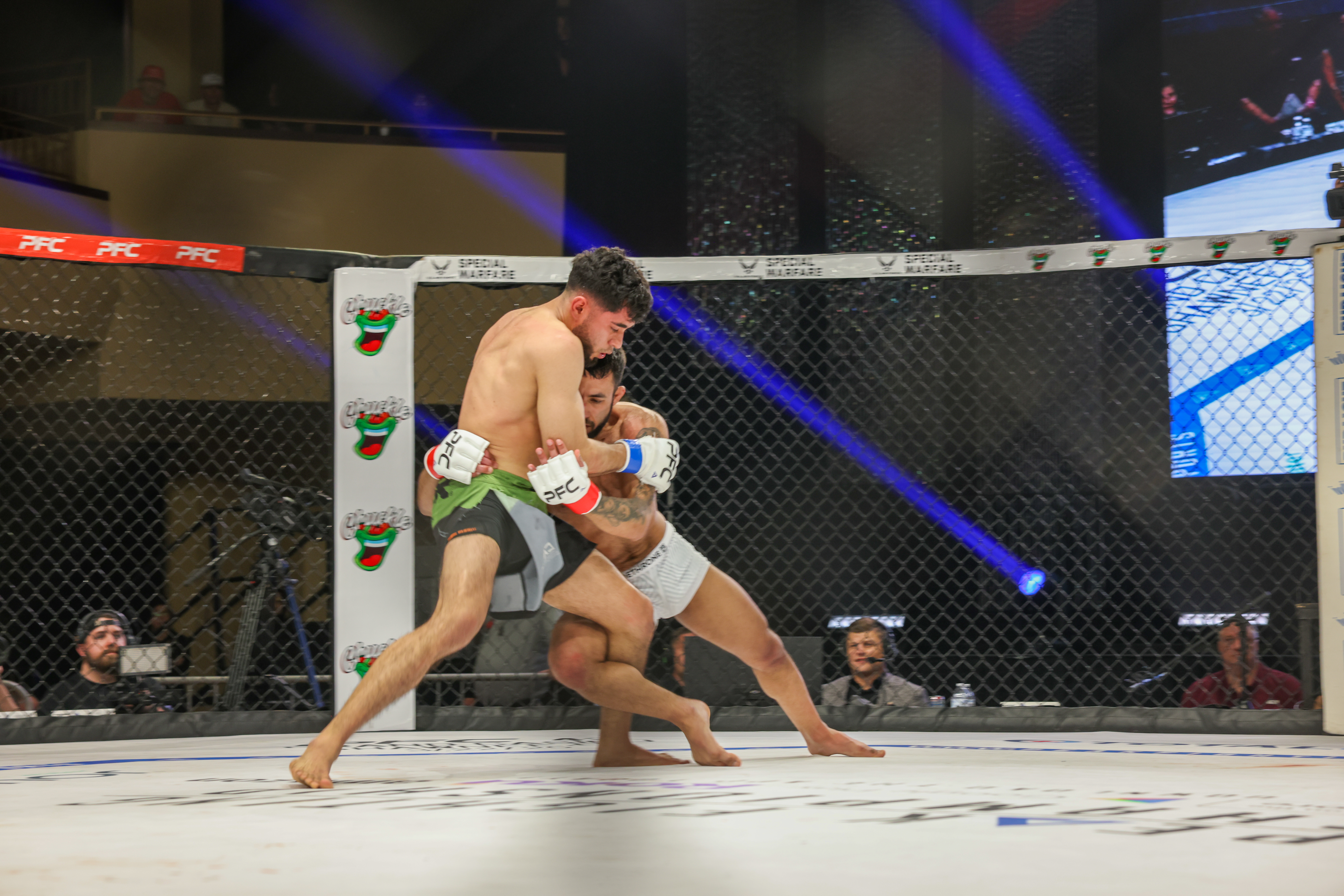 Douglas Garcia vs Luis Bustos