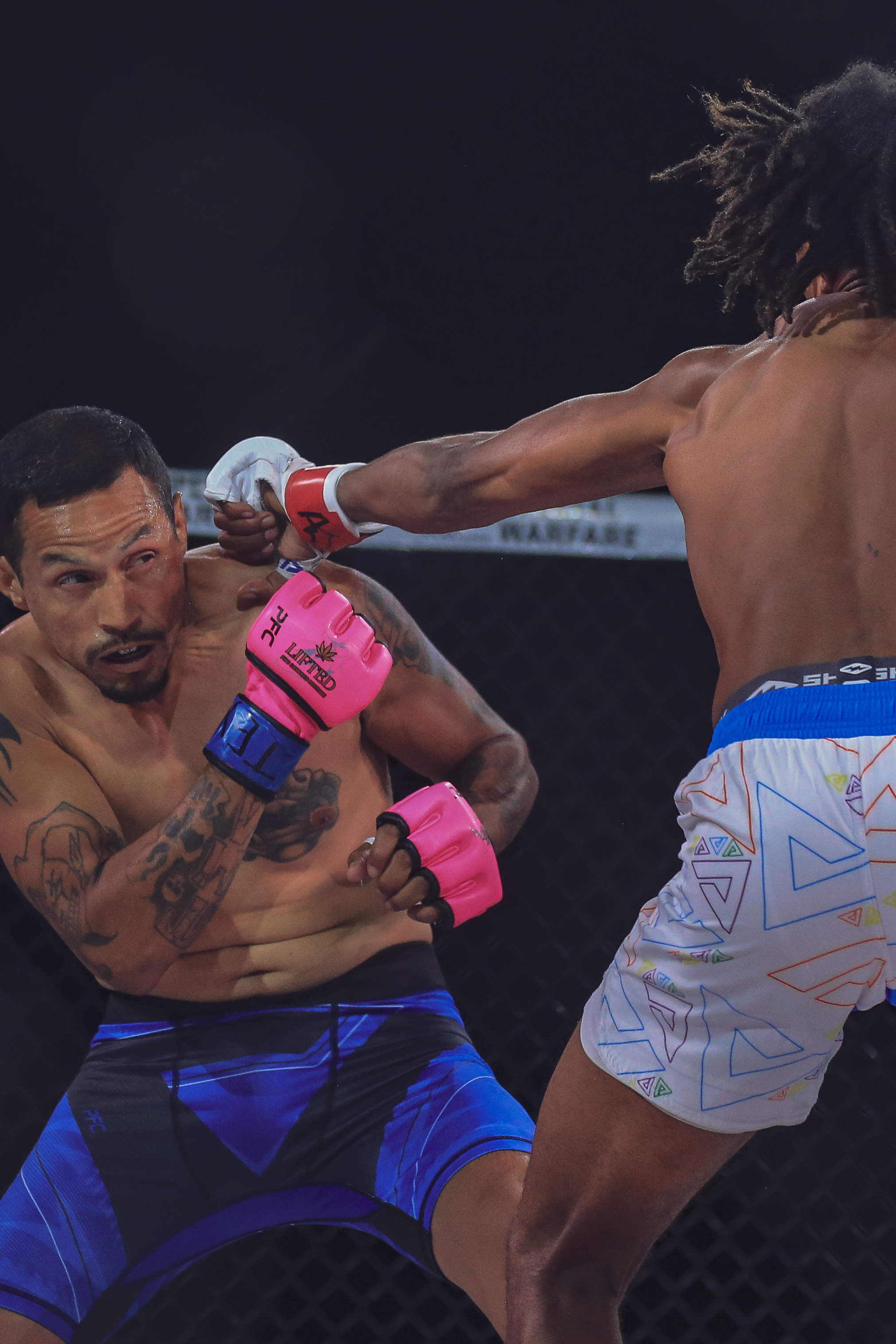 Juan Flores vs Devon Britton