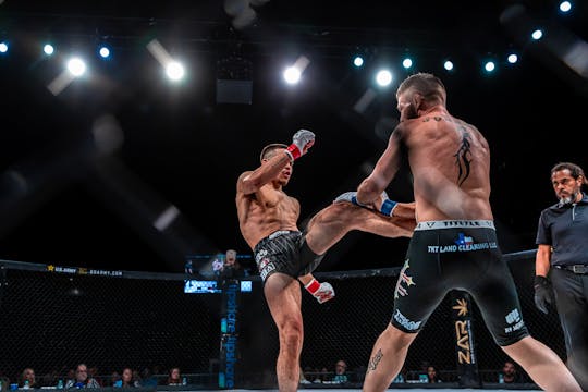 Dakota Johnson vs Abraham Munoz