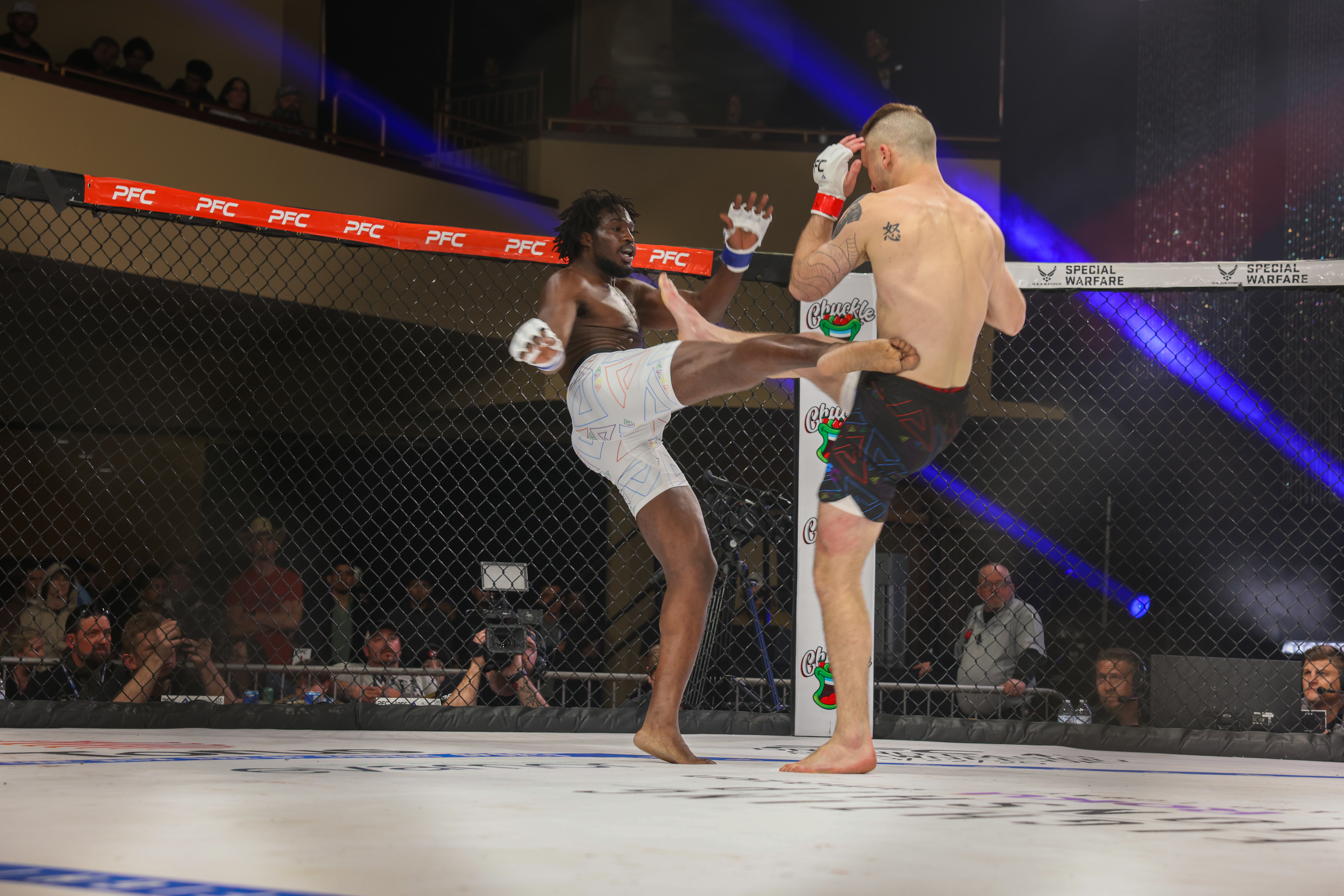 Dwayne Amoyaw vs Ethan Moore