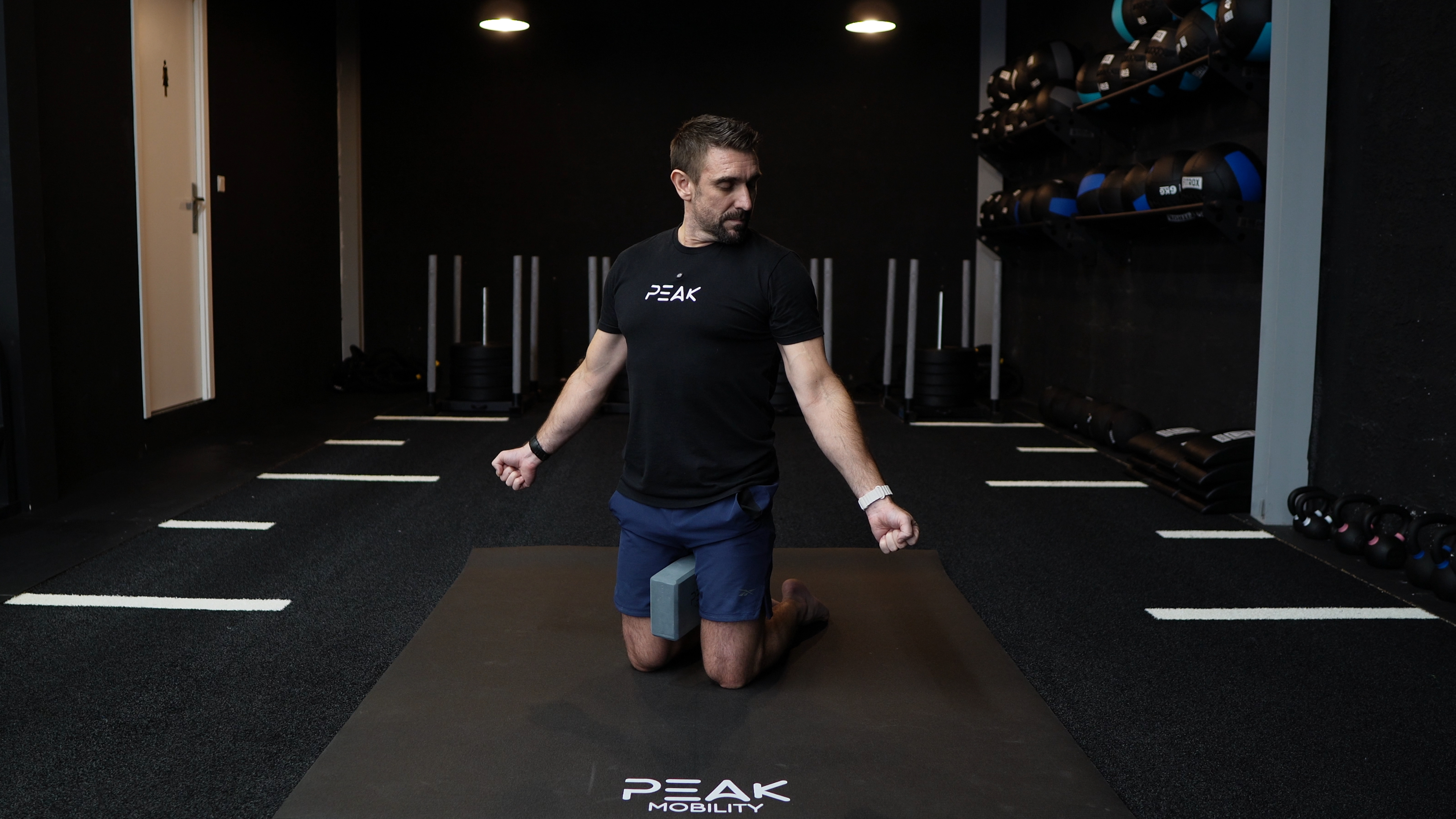 Tall-Kneeling Neck CARs