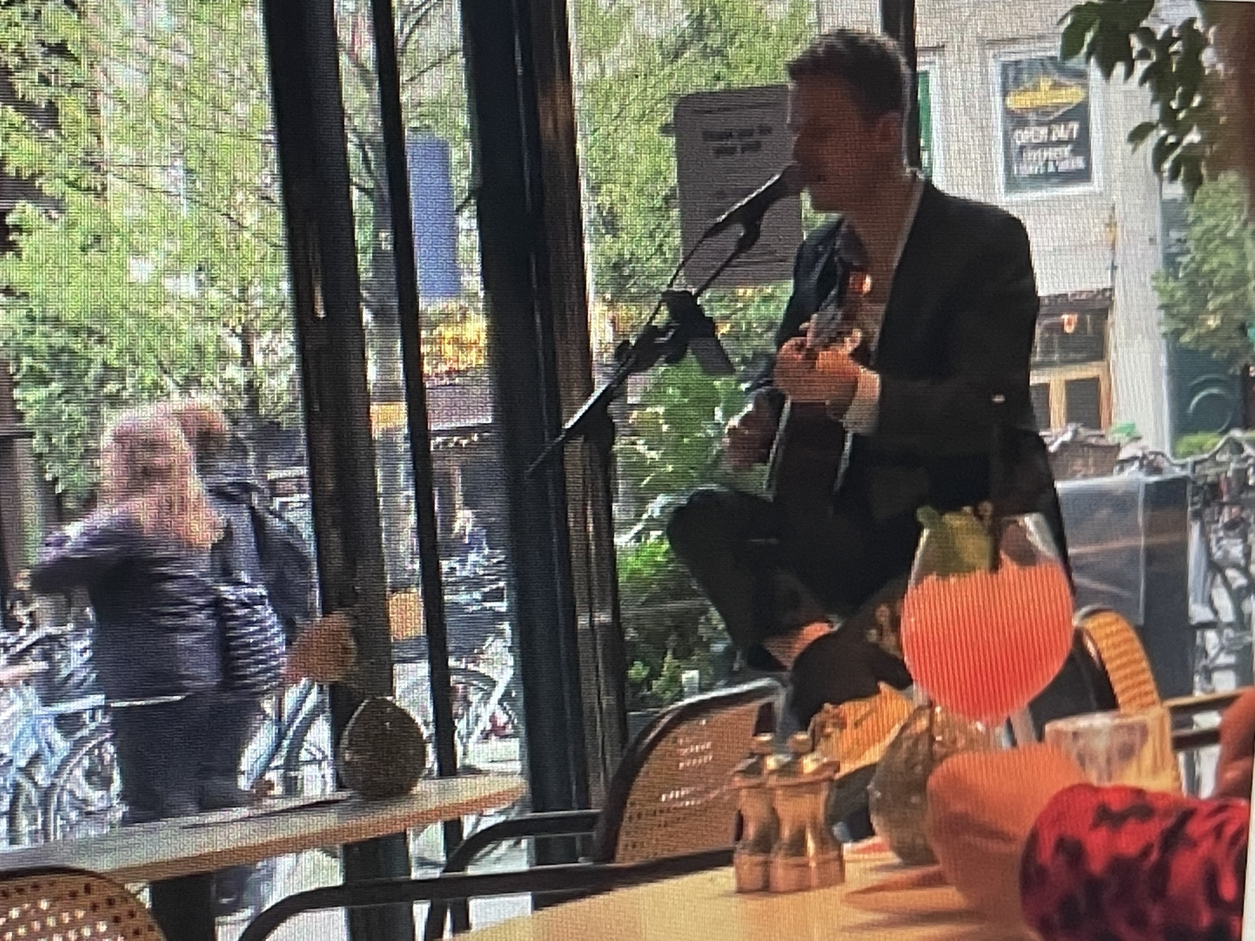 He sure knows how to sing