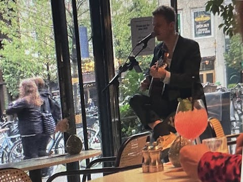 He sure knows how to sing
