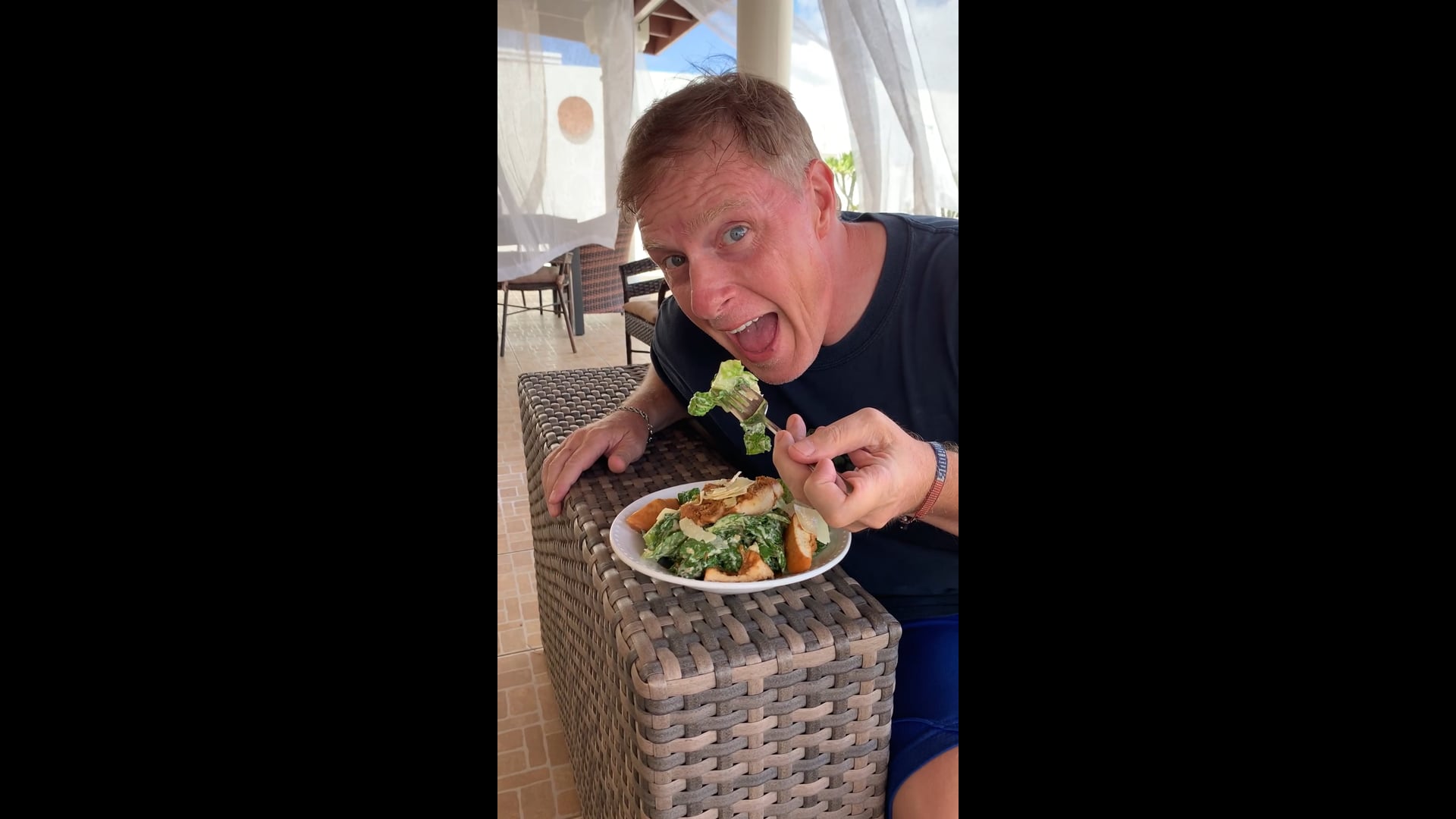 Ceasar salad with Indonesian chicken 