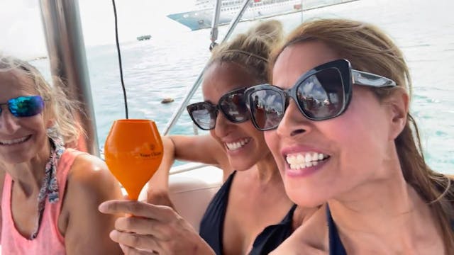 On the boat with Elisa and Le Bonx