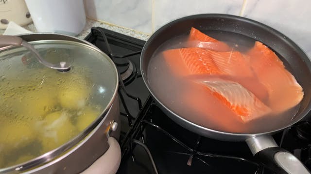 Salmon potato slad