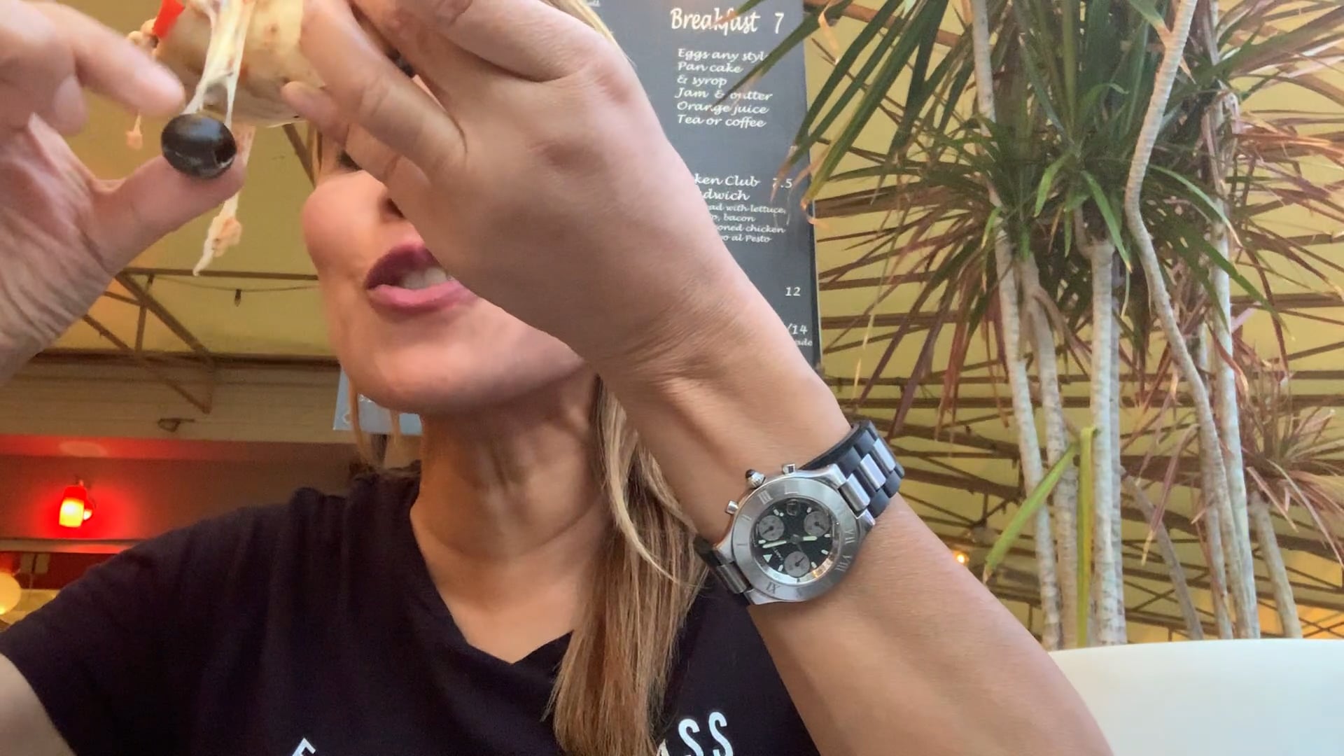 How to eat a Pizza slice