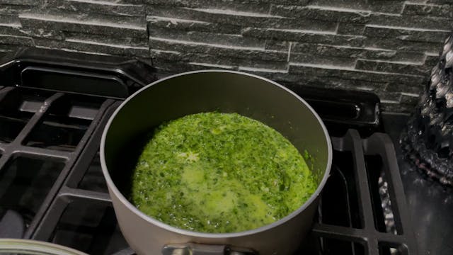 Creamy spinach with salmon and steame...