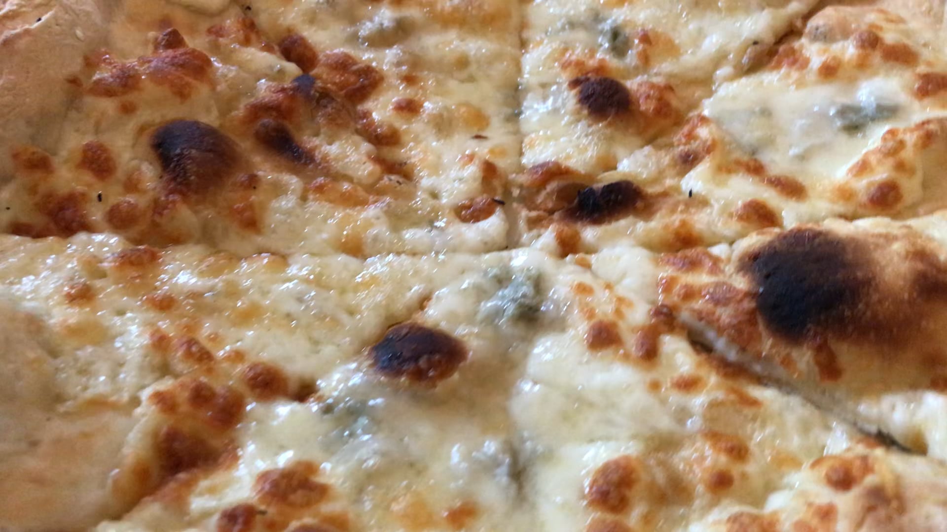 Pizza but not 4 formaggi