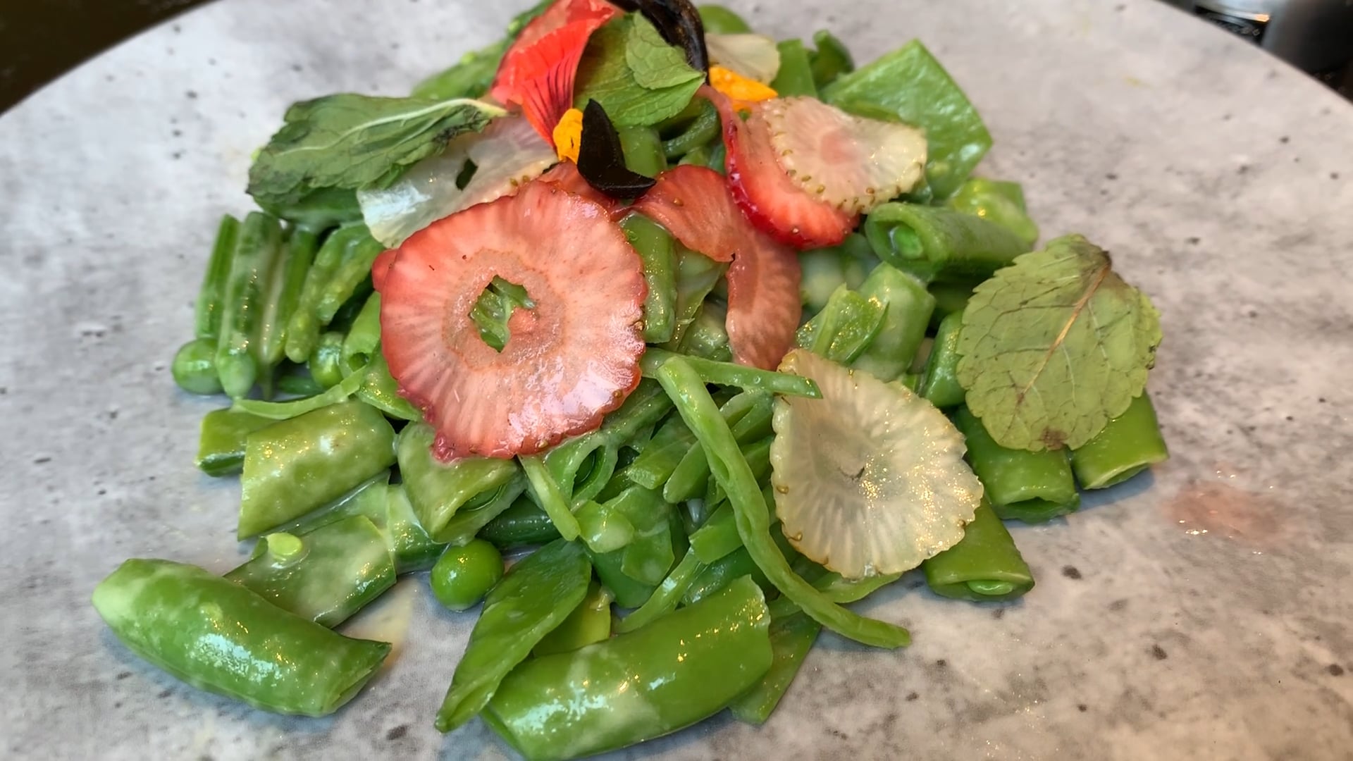 Vegan salad in Queens Yard