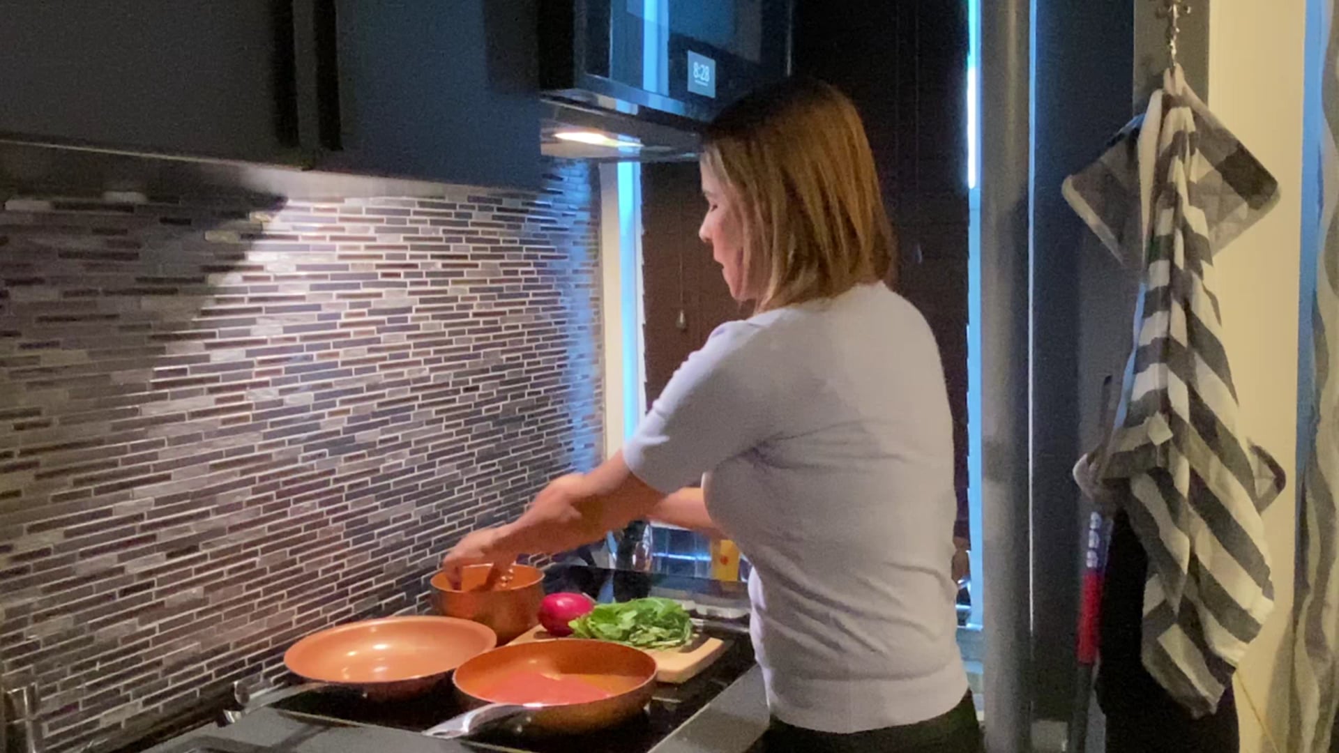 SHOW 6 SALMON MASHED POTATOES SPINACH 