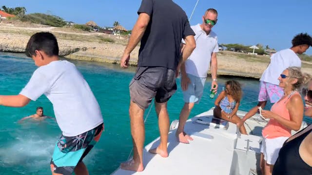 On the boat with Elisa and Le Bonx