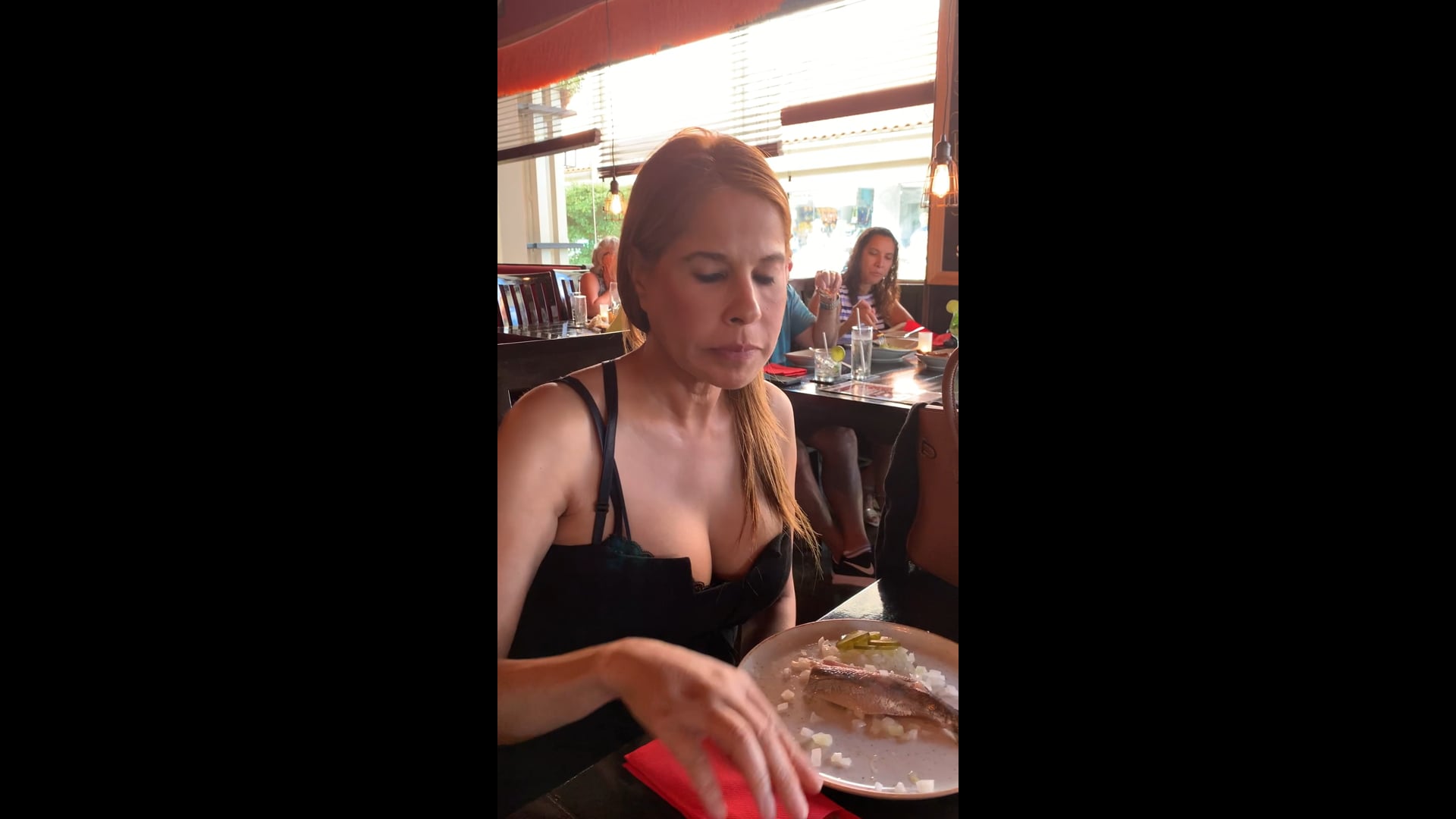 How do I eat herring