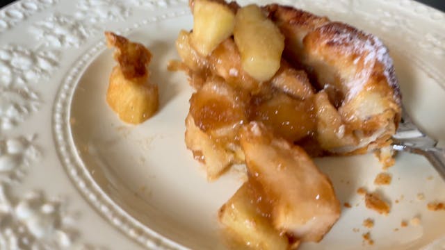 Lillian brought an apple pie for dess...