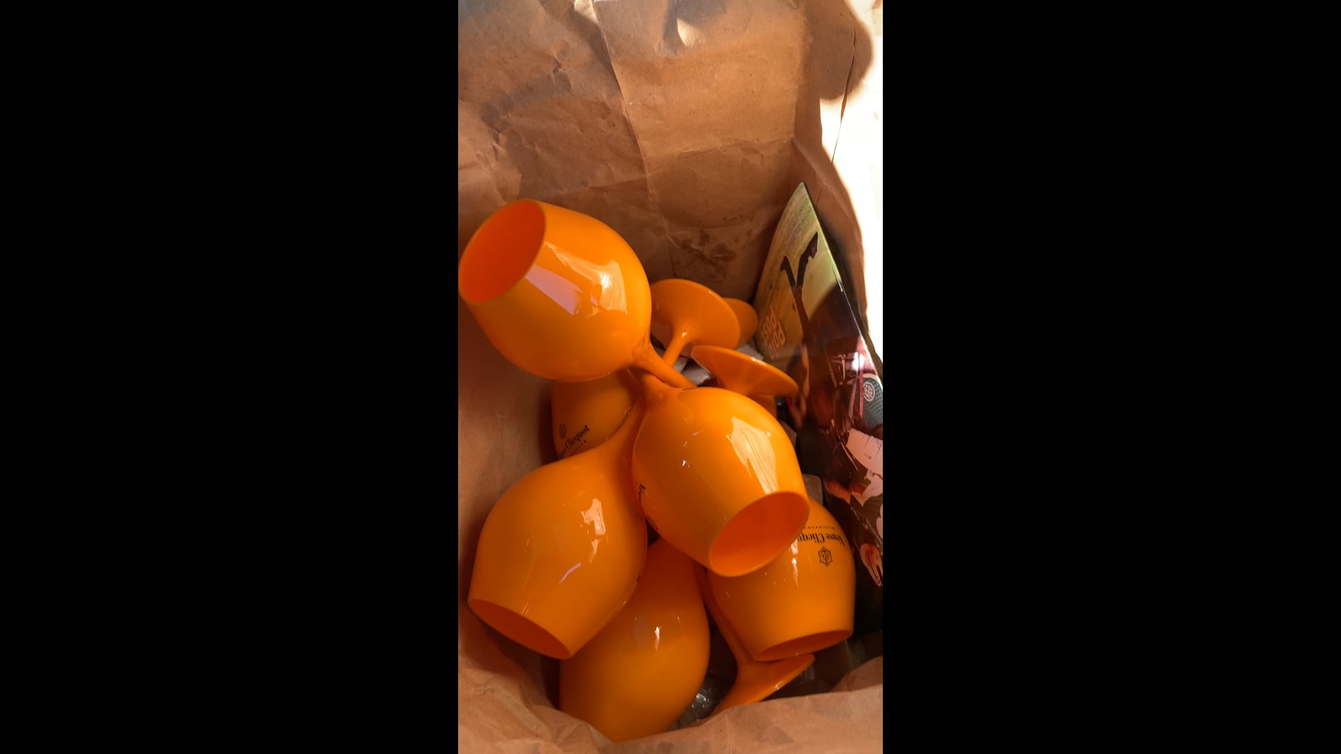 6 Veuve Cliquots cups as a gift