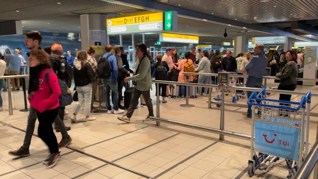 Terrible long lines at Schiphol airpo...