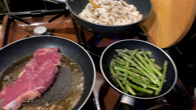 Steak with mushrooms and asparagus 