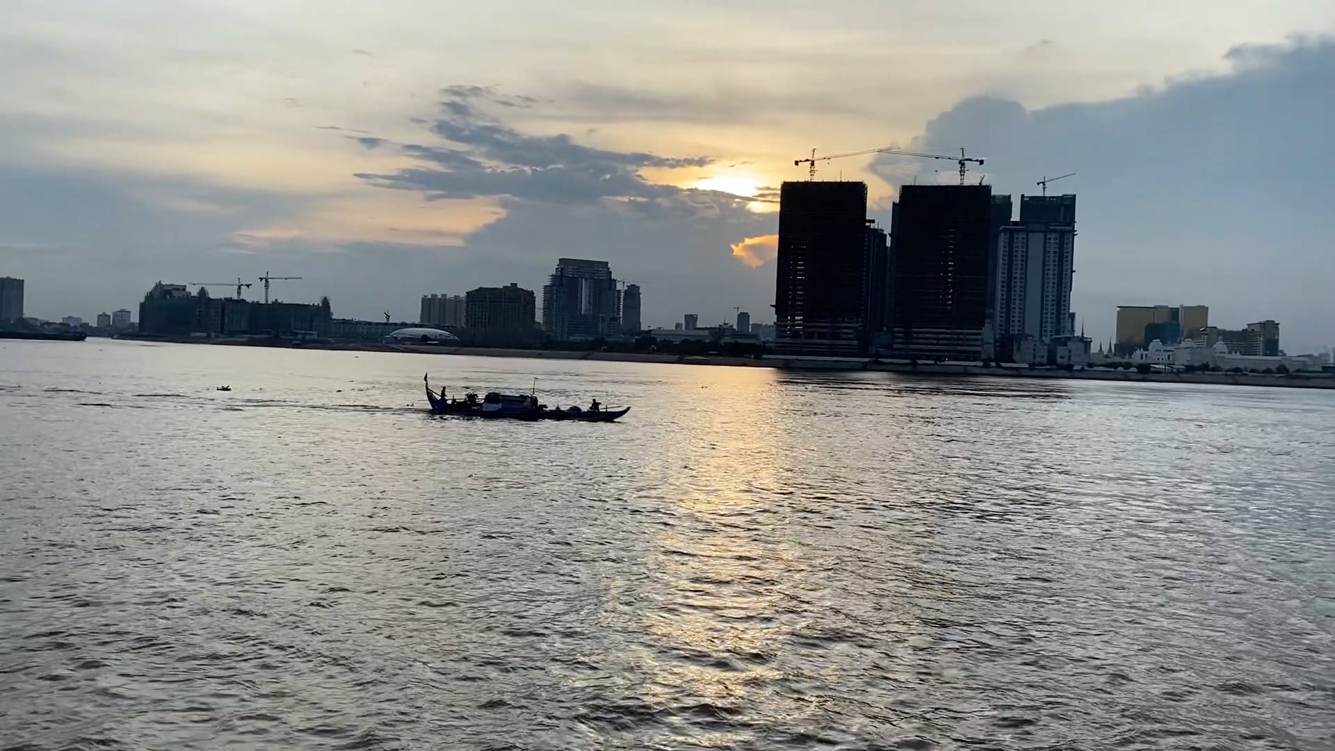 Sun set in Phnom pen