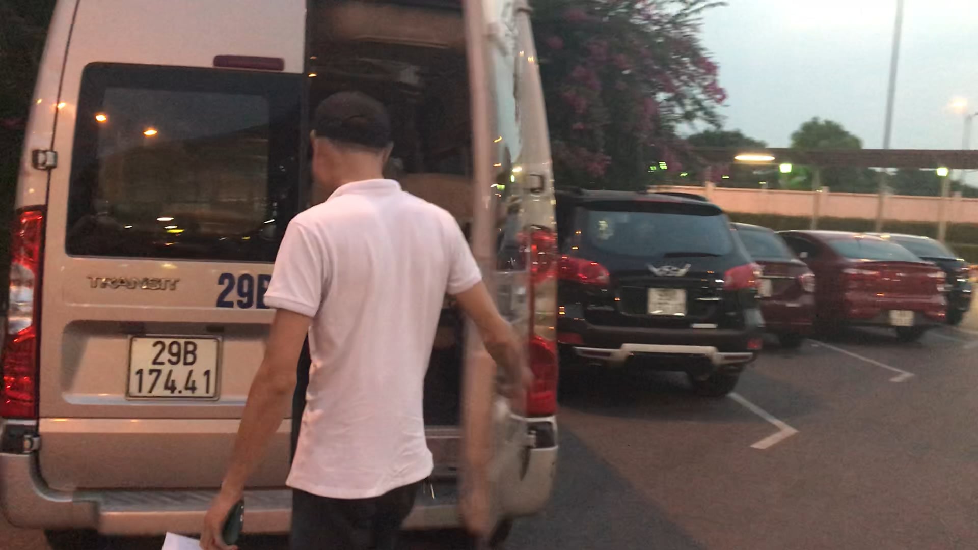 From Hanoi airport to the city