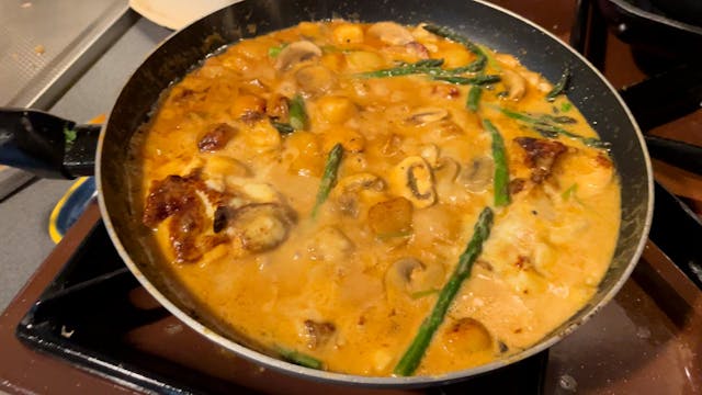 Cod with asparagus in a creamy sauce ...