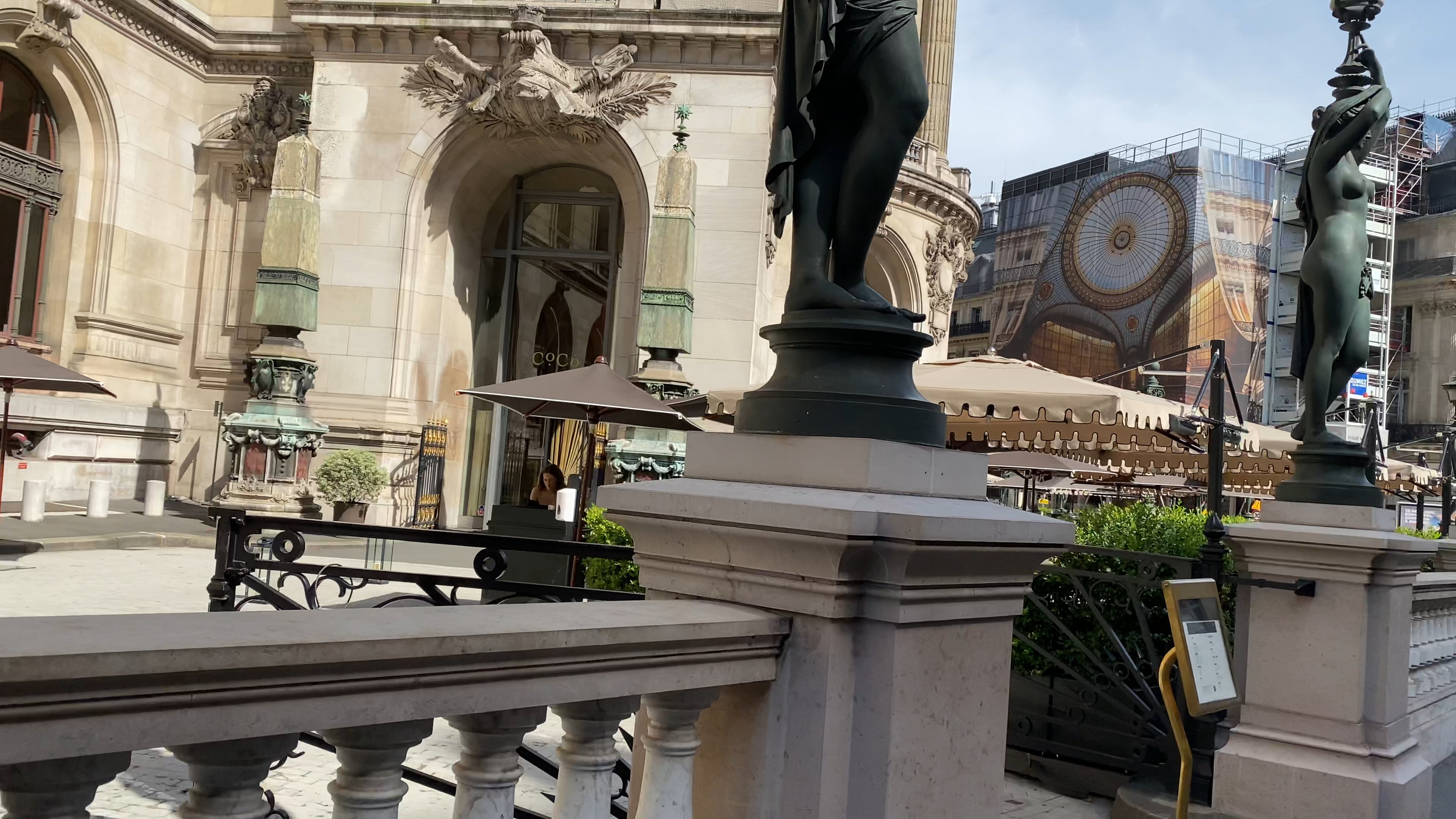 Do dress up for the Opera