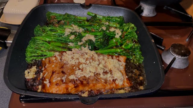 Salmon with broccoli-asparagus