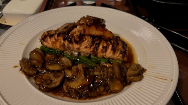 Salmon mushrooms and asparagus