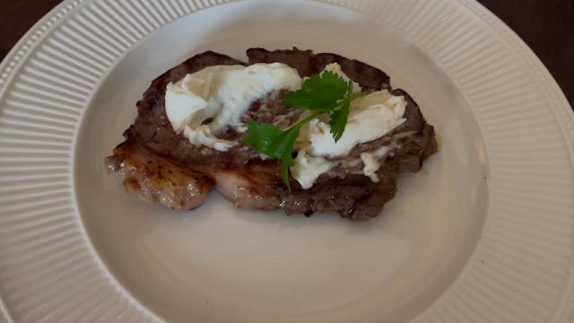 Steak with aioli