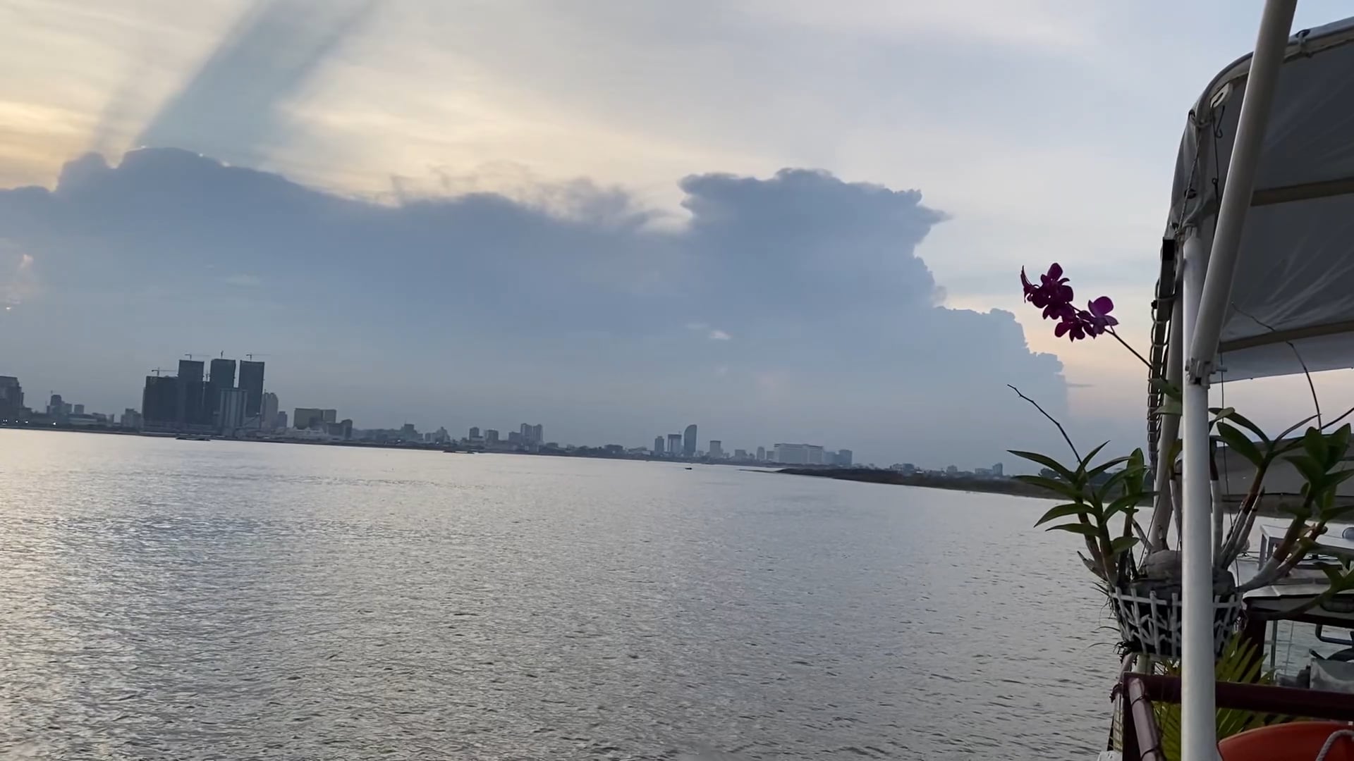 Sunset in Phnom pen