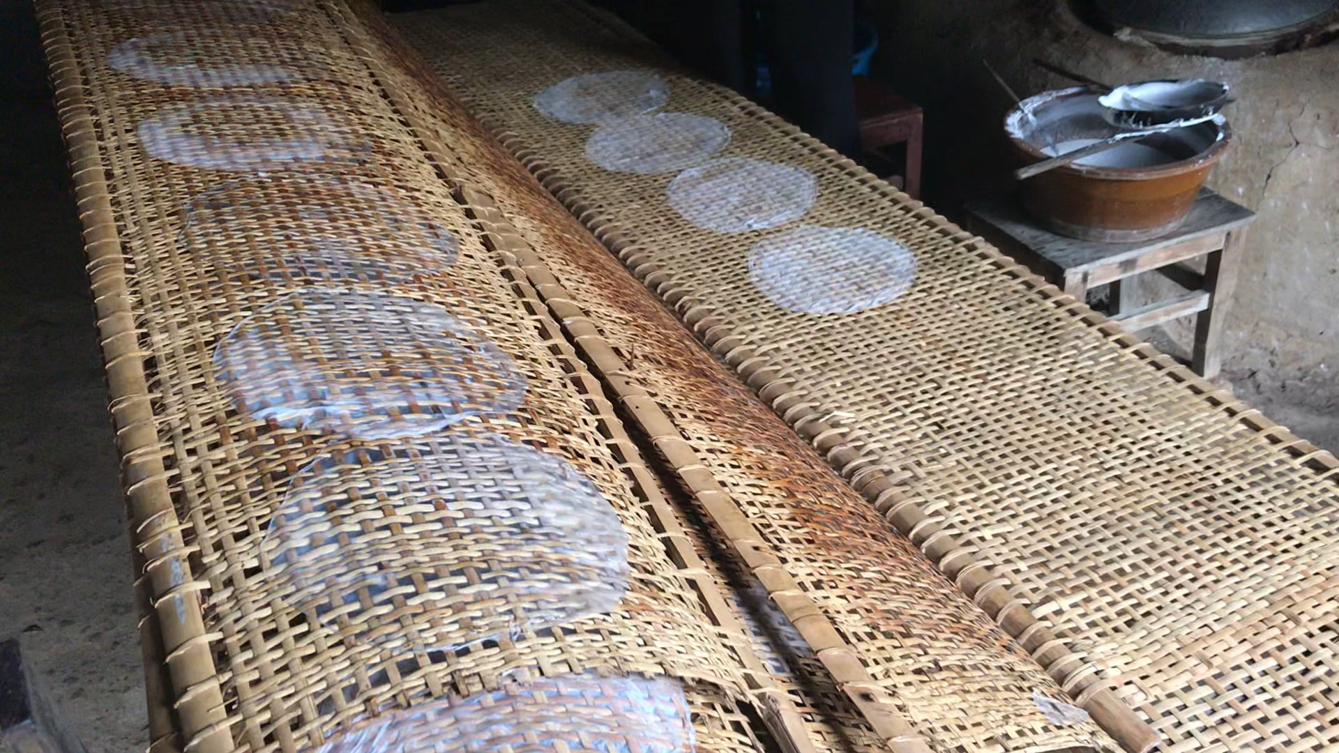 Rice paper for the spring rolls