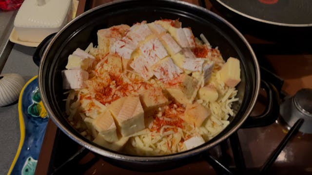 Cheese fondue at home