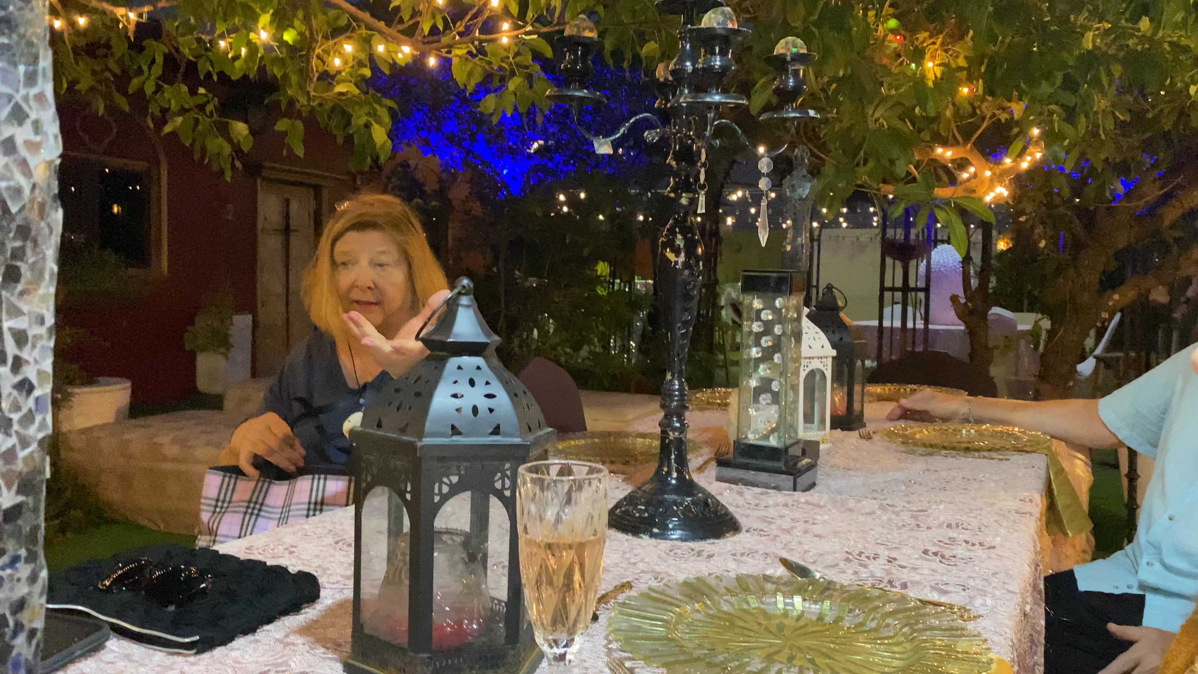 All guests are arriving