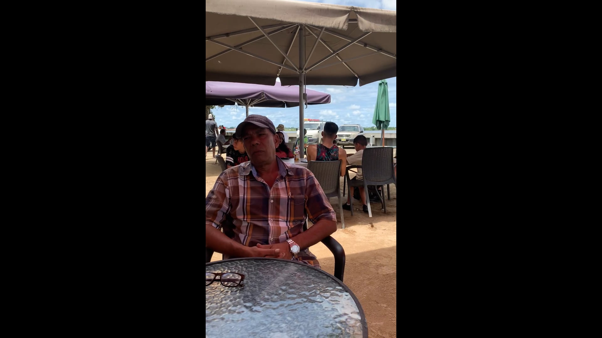 Waiting for our food at the Gadrie